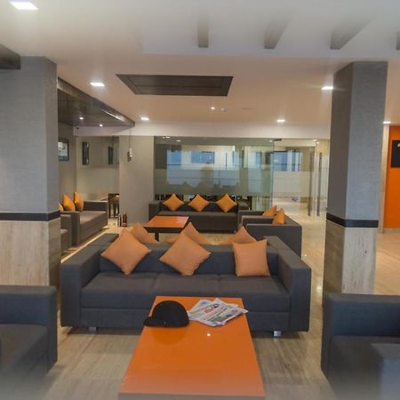 Ahmedabad, Satellite Hotel Buitenkant foto
