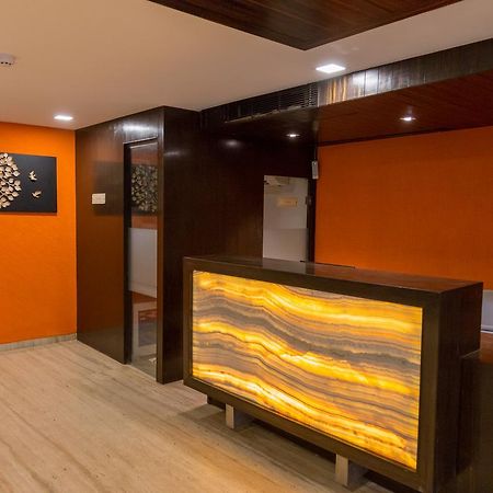 Ahmedabad, Satellite Hotel Buitenkant foto